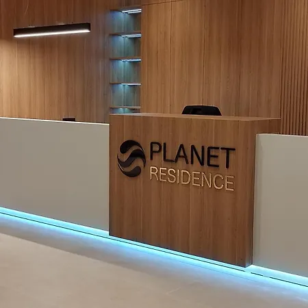 Planet Lux With Secured Parking In The Garage شقة