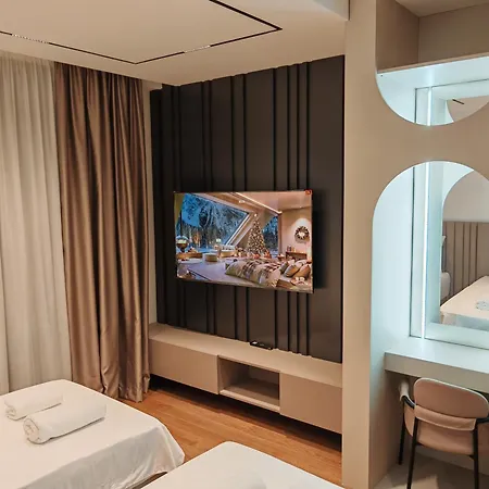 Planet Lux With Secured Parking In The Garage *