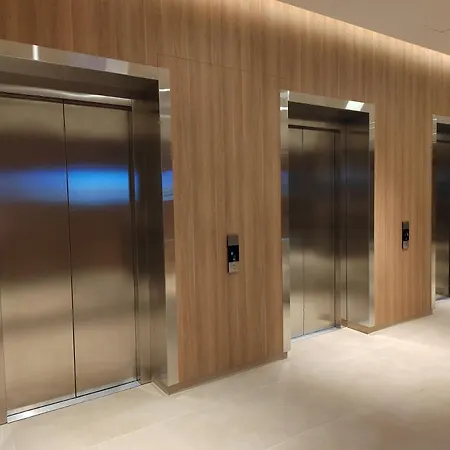 Planet Lux With Secured Parking In The Garage شقة