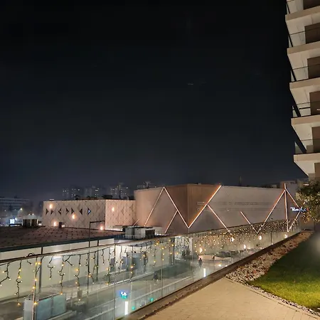 Planet Lux With Secured Parking In The Garage شقة *