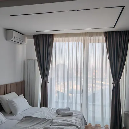 Planet Lux With Secured Parking In The Garage *