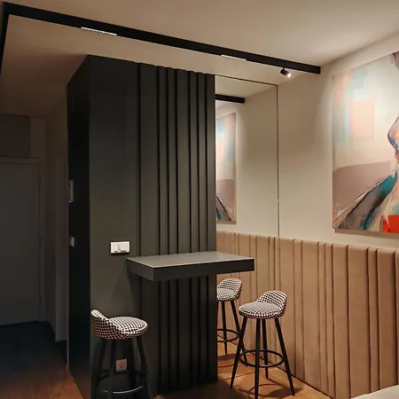 Planet Lux With Secured Parking In The Garage