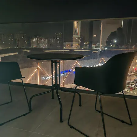 Planet Lux With Secured Parking In The Garage *