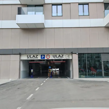 Planet Lux With Secured Parking In The Garage