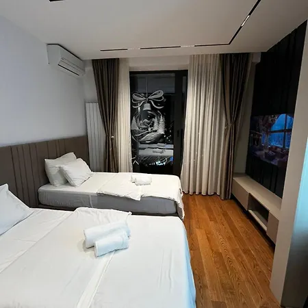 Planet Lux With Secured Parking In The Garage