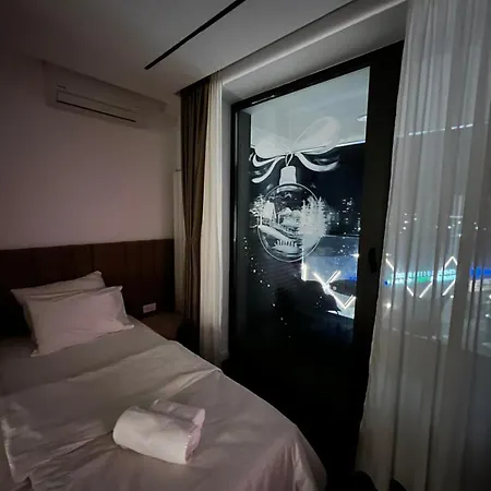 Planet Lux With Secured Parking In The Garage شقة Ni